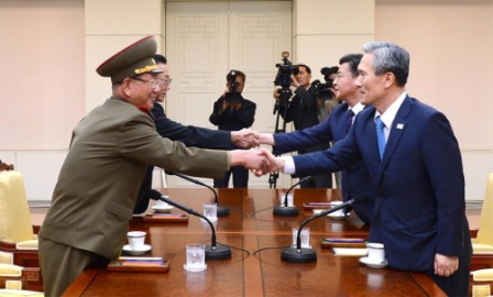 Koreas agree to defuse crisis after marathon talks