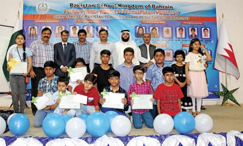 Pakistan School honours students 