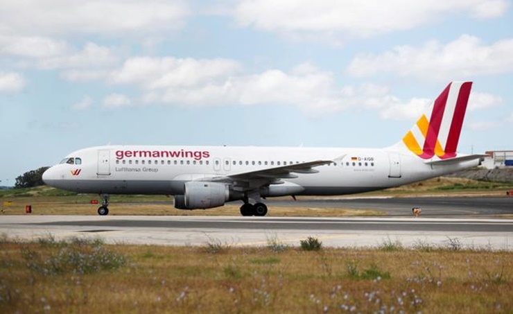 Lufthansa's Germanwings fails in bid to avert cabin crew strike Lufthansa's Germanwings fails in bid to avert cabin crew strike