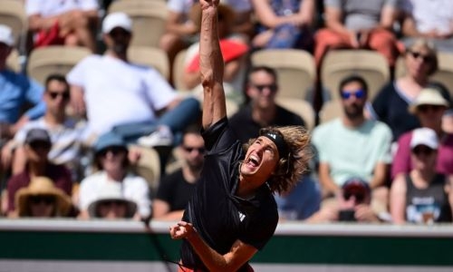 Zverev wins first French Open match since ankle injury