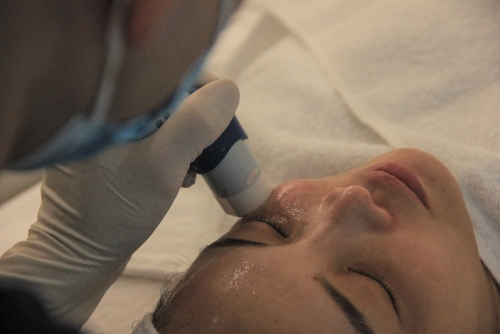Unlicensed cosmetic practitioner arrested in Bahrain 