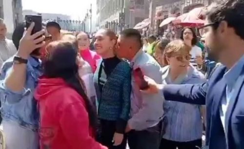 Man arrested after groping Mexican president Man arrested after groping Mexican president