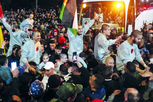 Palestinians freed from Israeli jails return to loved ones