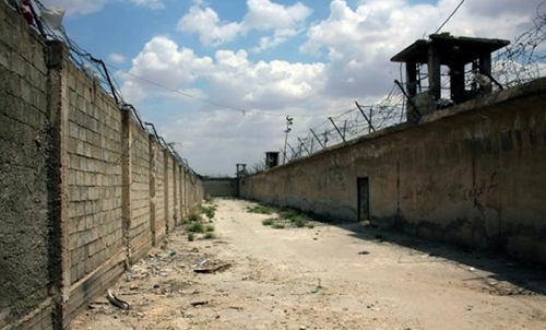 Detainees launch new riot in central Syria prison Detainees launch new riot in central Syria prison