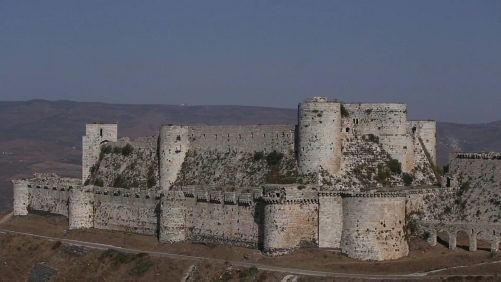 Syrians spruce up famed Crusader castle after years of war Syrians spruce up famed Crusader castle after years of war