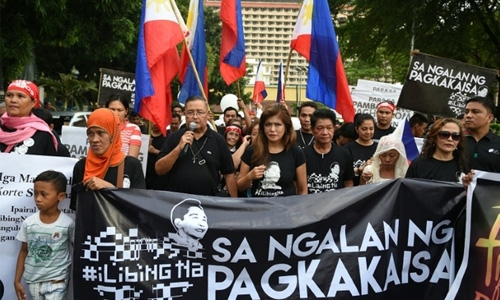 Philippine dictator Marcos allowed hero's burial Philippine dictator Marcos allowed hero's burial