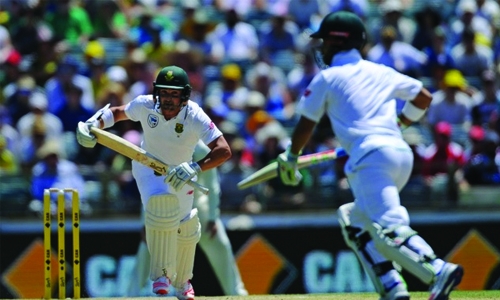 South Africa 295-3 against Australia at tea