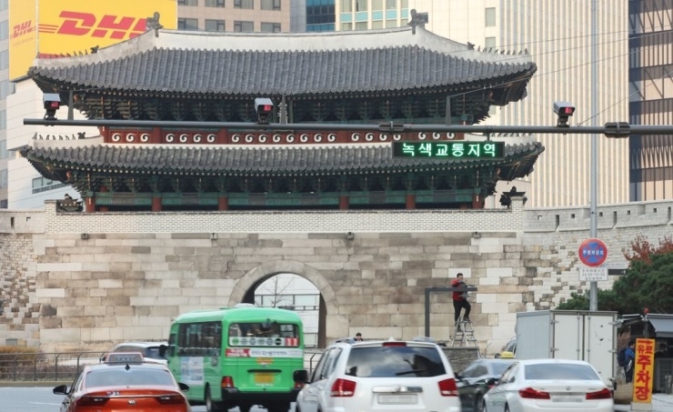 City to fine high-emission cars in Seoul starting December