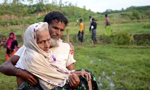 UN says 370,000 Rohingya flee Myanmar for Bangladesh
