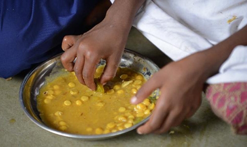 Nearly 100 Indian pupils in hospital after eating school meal Nearly 100 Indian pupils in hospital after eating school meal