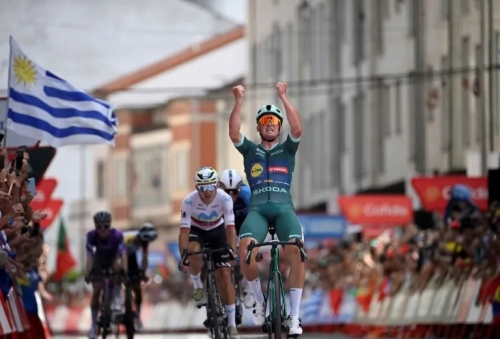 Pedersen wins Vuelta stage 15 as protests keep impacting race