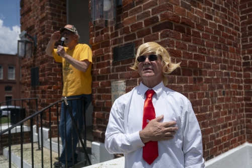 US consumer confidence weakens, misses expectations in June US consumer confidence weakens, misses expectations in June