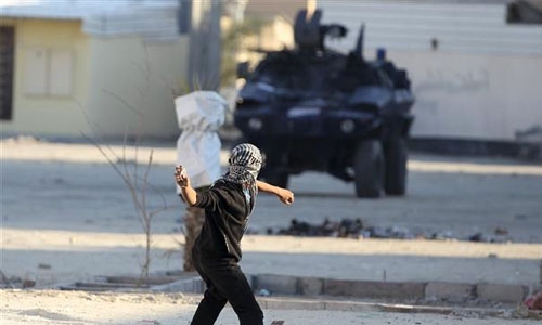Motorist in the dock for attacking police Motorist in the dock for attacking police