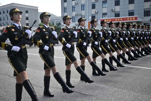Chinese troops swelter through rehearsal for major military parade 