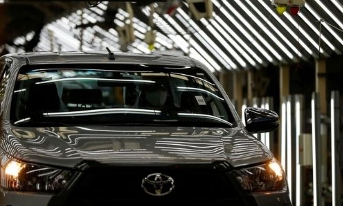 Toyota to cut global production plan by 100,000 in June