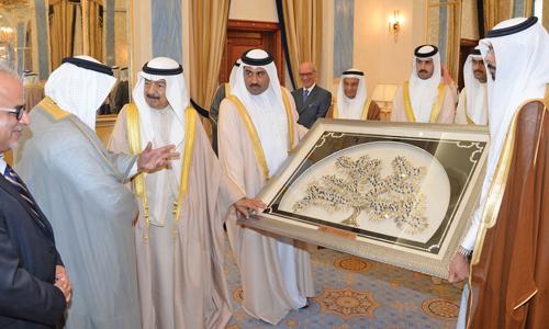 PM lauds Bahraini media’s positive role PM lauds Bahraini media’s positive role