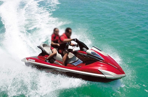 Bahrain bans kids under-16 from riding jet ski