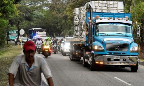 Venezuelans begin preparing for aid