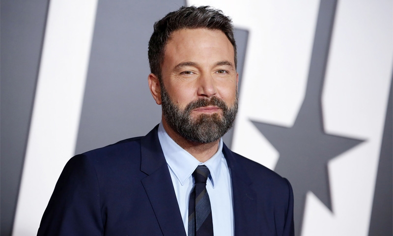 Affleck steps out for haircut between rehab