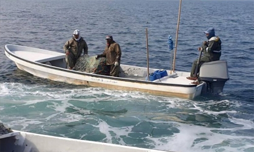 Expatriate workers held for violating Bahrain's fishing law 