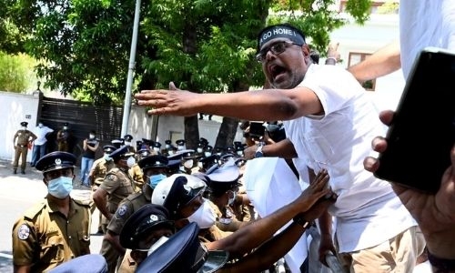 Protests over shortages roil Sri Lanka despite curfew Protests over shortages roil Sri Lanka despite curfew