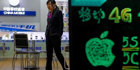 Apple profit soars on iPhone, China sales