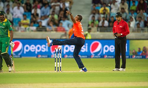 New-look England outsmart sloppy Pakistan