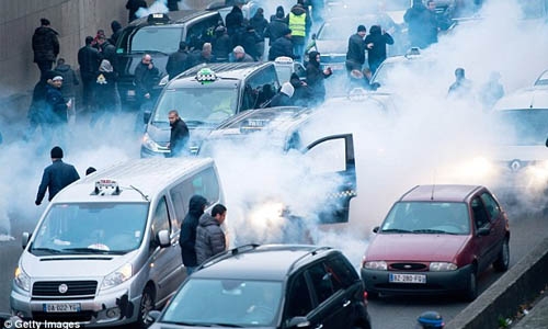 Violent protests in Paris against Uber taxi Violent protests in Paris against Uber taxi