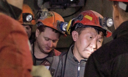 Russian diamond giant halts search for miners