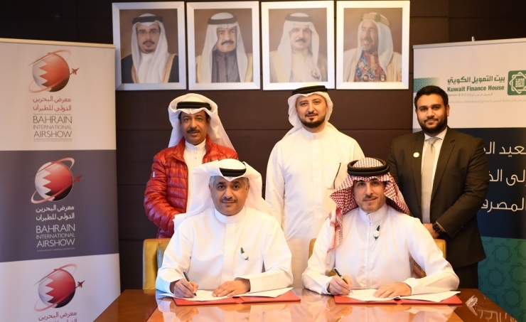 The Minister of Communications and Communications signs a sponsorship contract with the Kuwait Finance House for the Bahrain International Aviation Show 2020