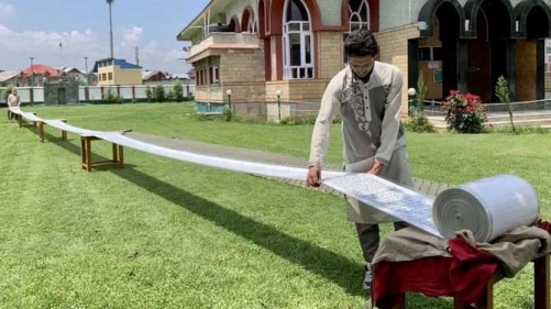 Kashmiri calligrapher’s 500-metre Qur’an sets world record