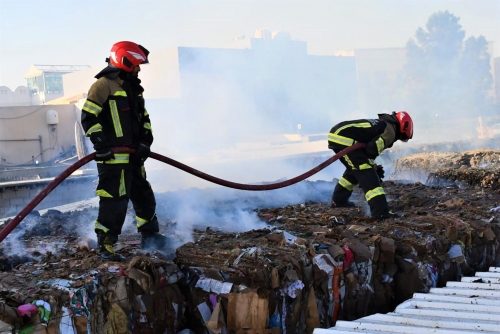 Massive fire breaks out in paper factory in Maqaba, no injuries