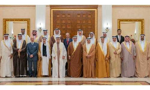Bahrain Crown Prince and Prime Minister hails Cabinet service to nation