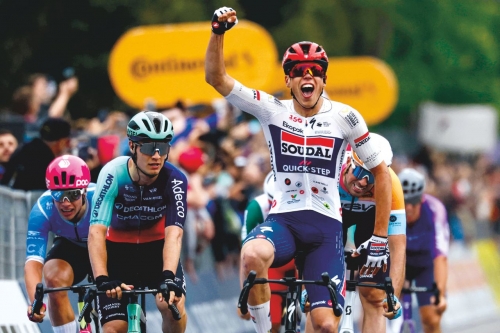 France’s Magnier sprints to victory in crash-hit Giro opener France’s Magnier sprints to victory in crash-hit Giro opener