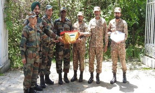 Indian, Pakistani armies exchange sweets on Eid Al Fitr