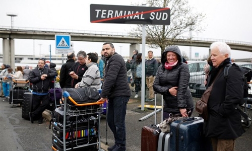 2,000 evacuated after scare at Paris's main airport
