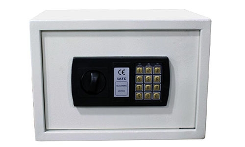 Burglar carries off 100kg safe from restaurant Burglar carries off 100kg safe from restaurant