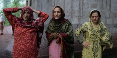 Pakistan defies rights protests to hang 'teen' convict Pakistan defies rights protests to hang 'teen' convict