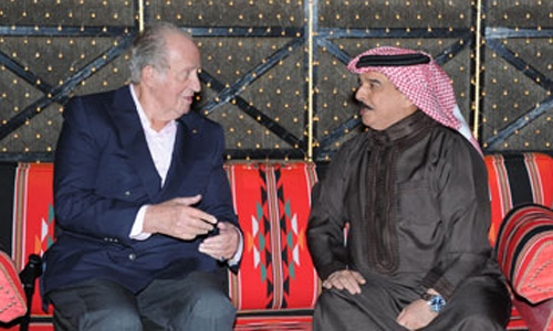 Bahrain King receives former King of Spain