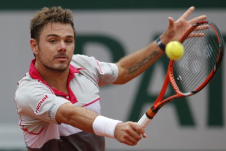 Injured Wawrinka hobbles out of Metz