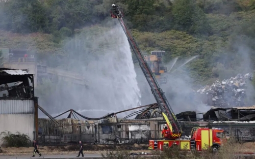 Smoke from France industrial waste fire confines 30,000 indoors Smoke from France industrial waste fire confines 30,000 indoors