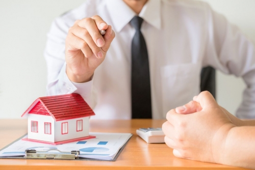 Brother Disputes Inheritance, Seeks to Sell His Share of Father's Property