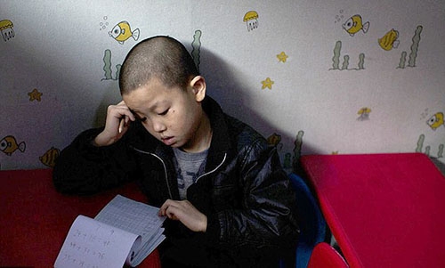 Kid abandoned by family in a kindergarten for 3 years Kid abandoned by family in a kindergarten for 3 years