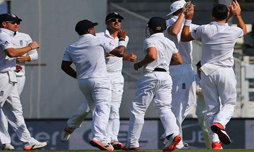Anderson helps England dominate Pakistan