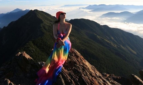 Taiwan’s ‘Bikini Climber’ social media star dies after ravine fall