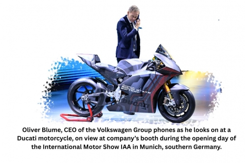 Germany's VW, China's BYD face off @Munich auto show