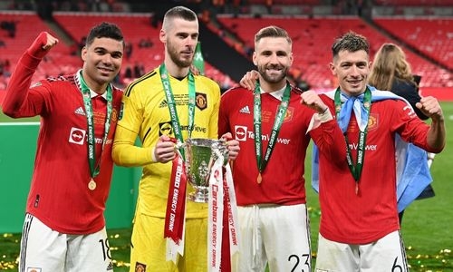 Manchester United win League Cup to end six-year trophy drought