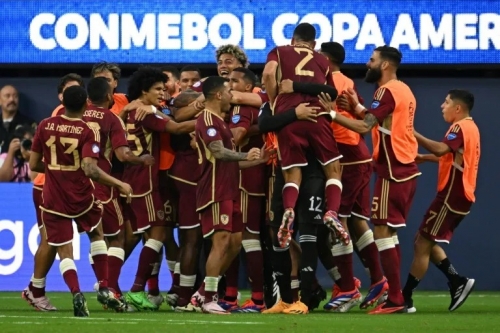 Venezuela into Copa quarters after Mexico defeat, Jamaica out