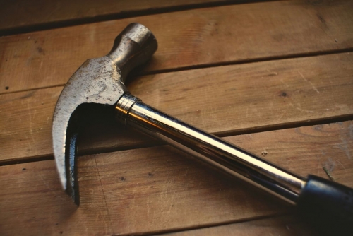 Hammer-wielding man attacks Tokyo teenagers: reports