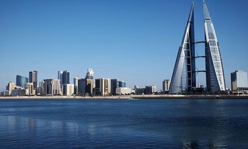 Should government employees be allowed to run a business in Bahrain?